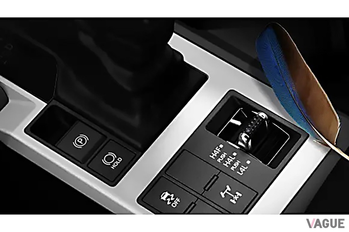 トヨタ自動車が公開した新型「ランドクルーザー」のティザー写真
