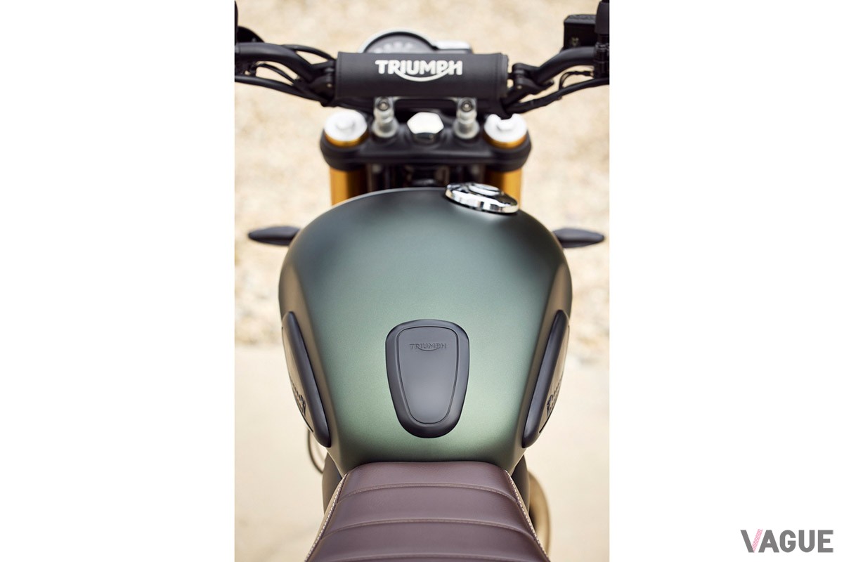 トライアンフ「スクランブラー400X」は、ルックスだけでなくライディングポジションや走破性などもスクランブラーモデルらしさが満点