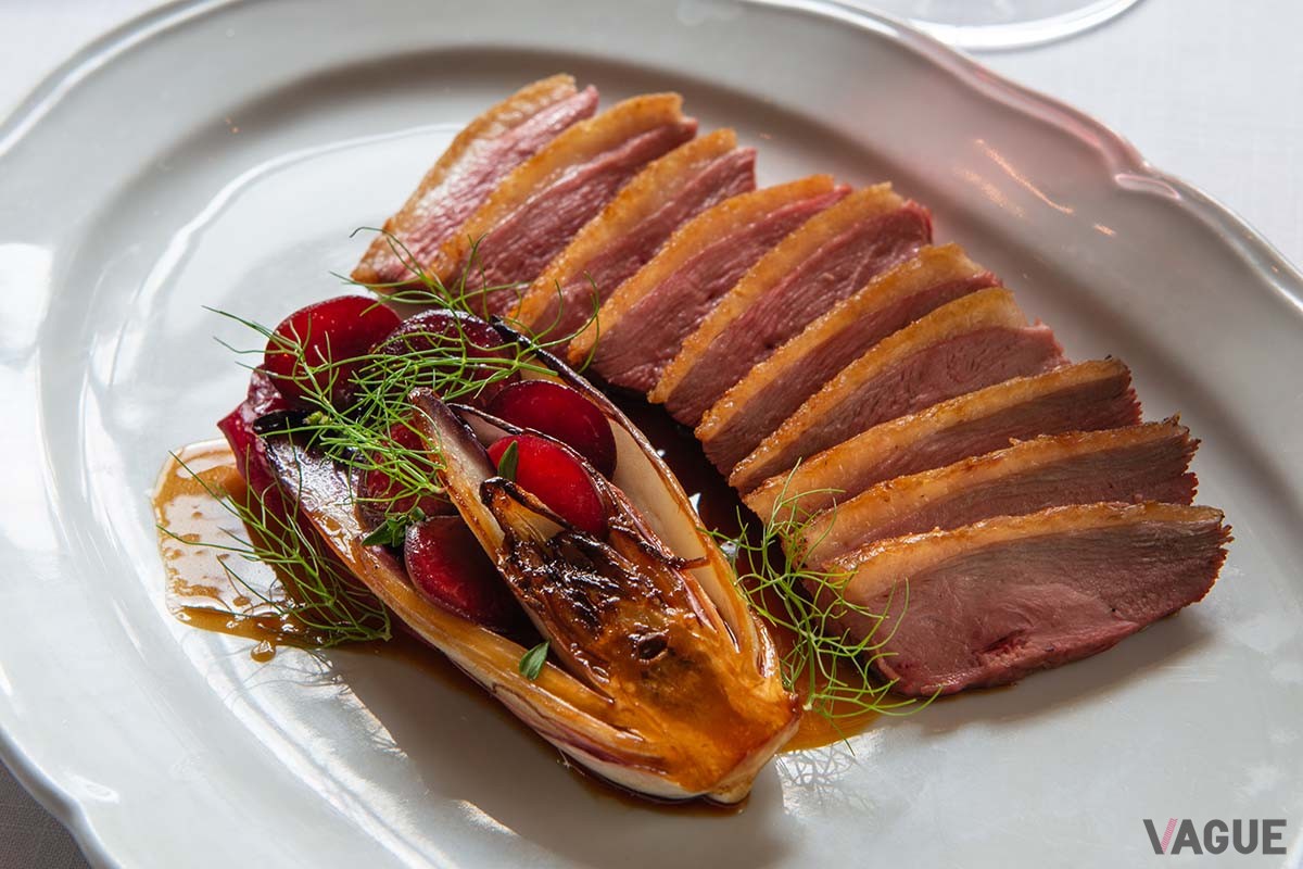 1920年代の建築に入っている「ギムレット・アット・キャヴェンディッシュ・ハウス」にてディナー。シグネチャードリンクはもちろん、オリジナルレシピのギムレット。