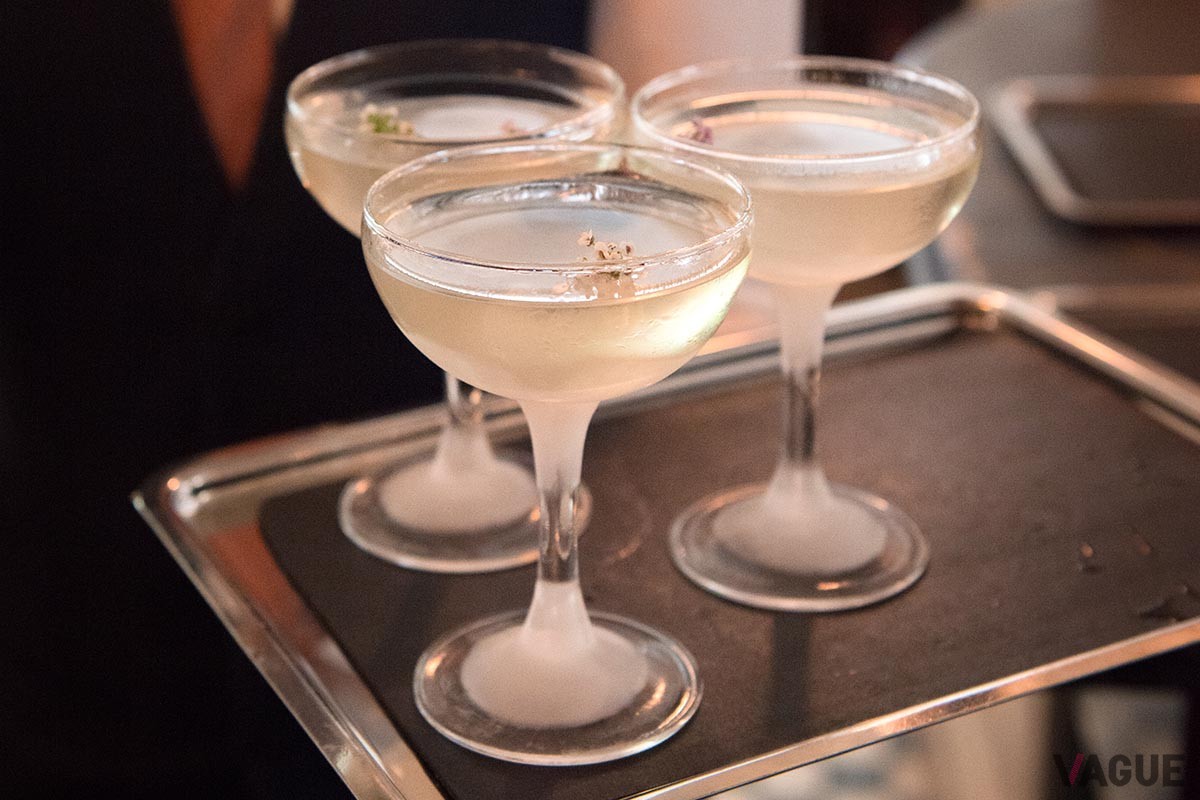 1920年代の建築に入っている「ギムレット・アット・キャヴェンディッシュ・ハウス」にてディナー。シグネチャードリンクはもちろん、オリジナルレシピのギムレット。