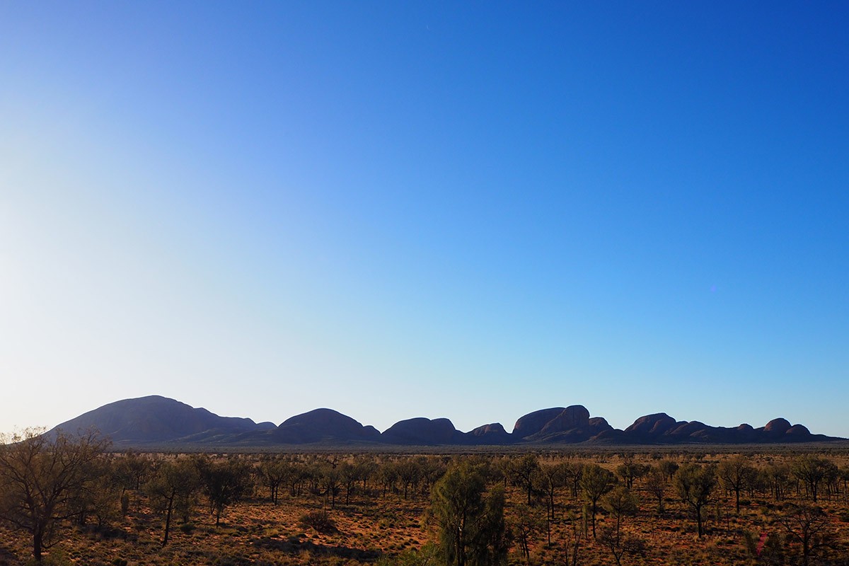 古くからアボリジナルの人々の、特に男性の聖地であるカタ・ジュタ。今でも観光で許されているエリア以外には、アボルジナルの女性でも立ち入り禁止に。