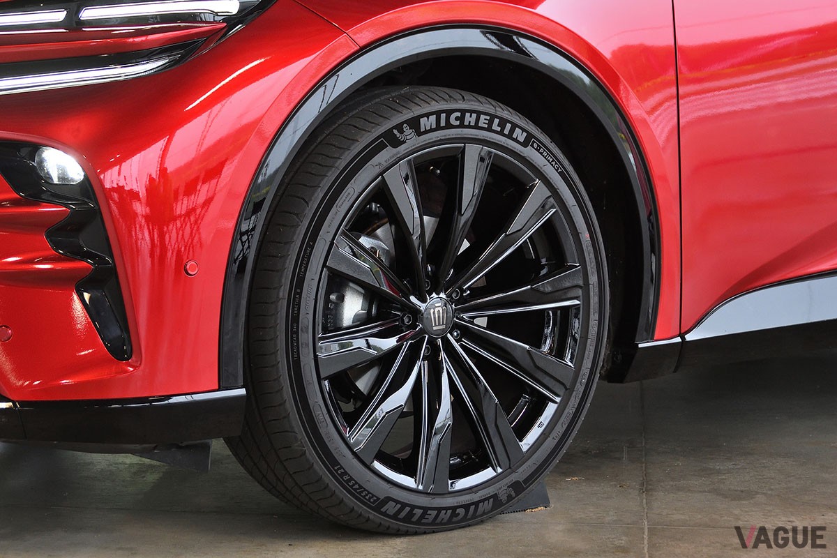 走りにこだわるならPHEV、ルックスや燃費重視ならHEVと、好みによりパワートレインを選べるトヨタ新型「クラウン・スポーツ」