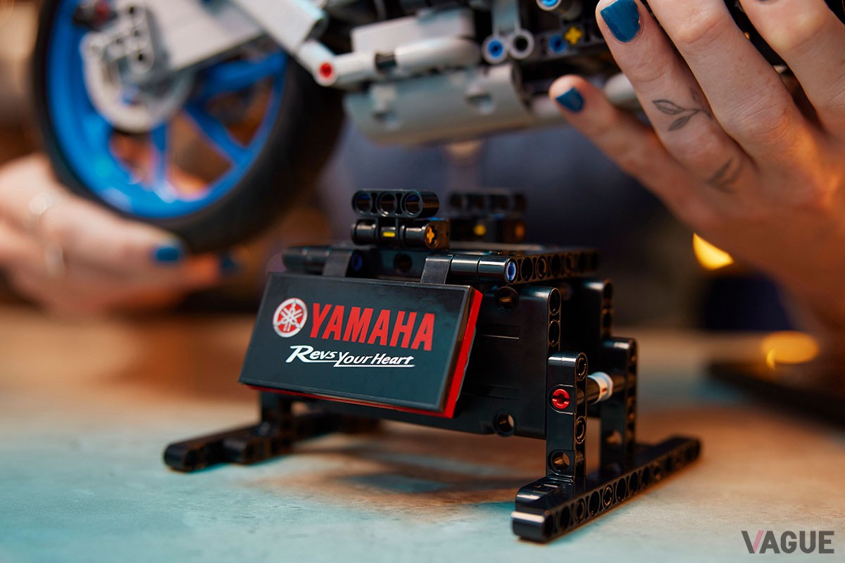 ヤマハの人気ネイキッドバイク「MT-10 SP」をモデルアップした「大人レゴ」シリーズ最新作「レゴ テクニック ヤマハ MT-10 SP」