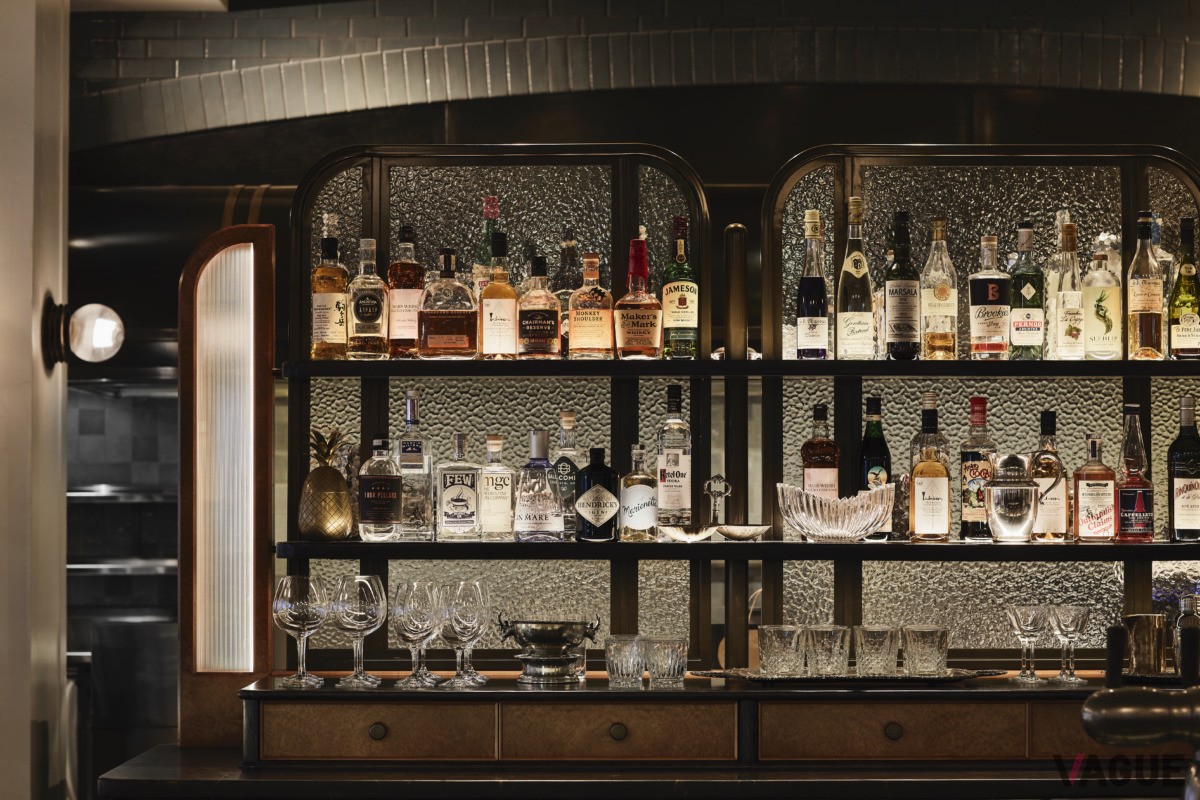 お酒の品揃えも豊富。インテリアも美しい。「ギムレット・アット・キャヴェンディッシュ・ハウス」。