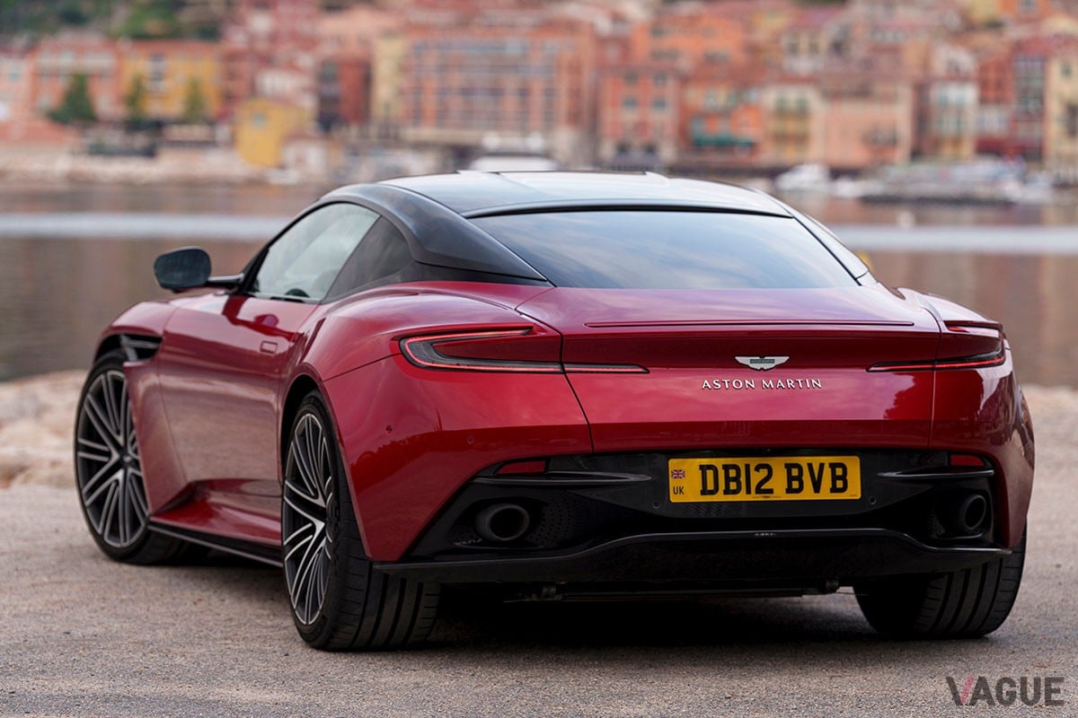 従来の「DB11」から大幅に進化を遂げた上に、丹精込めたつくり込みによって味わいもより濃密になったアストンマーティン新型「DB12」