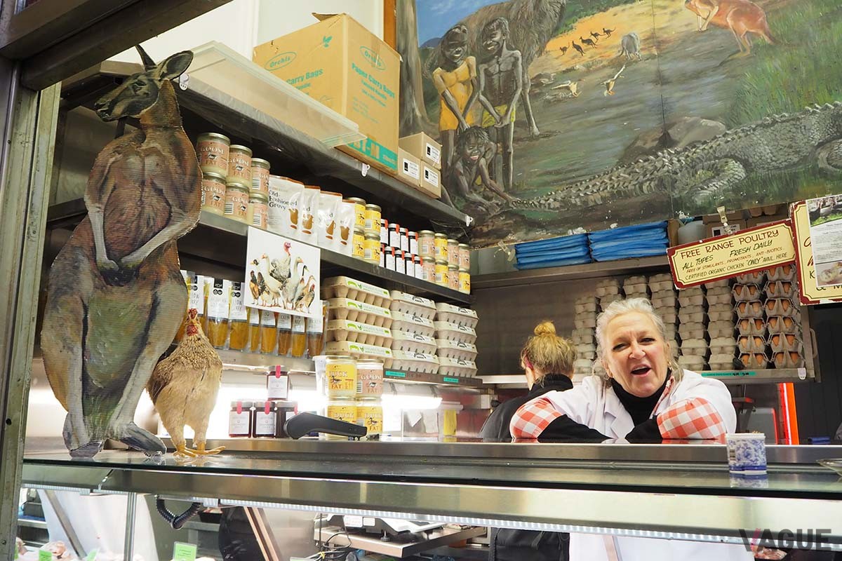 クイーン・ビクトリア・マーケットでは、地元の人々との交流も楽しい。