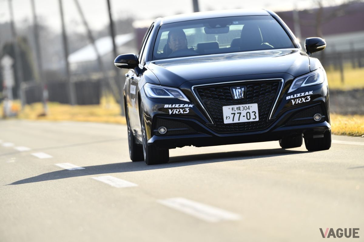 ブリヂストンの最新スタッドレスタイヤ「ブリザックVRX3」装着車