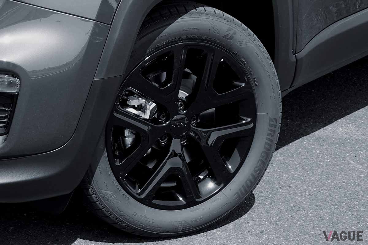 ジープ「レネゲード」の特別仕様車「レネゲード・ナイトイーグル」のホイール