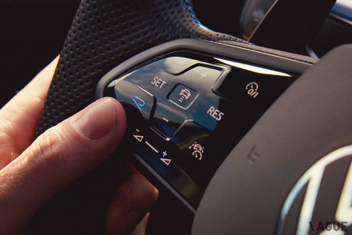VW新型「TロックR」のステアリングホイール