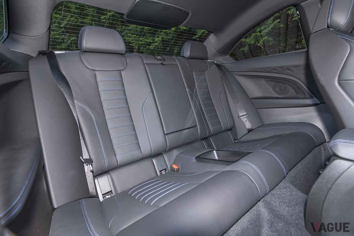 BMW新型「M240i xDrive Coupe」の後席