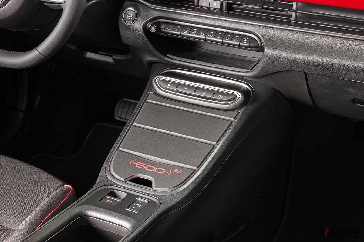 まもなく日本に上陸する予定のフィアット新型「600e」のインテリア