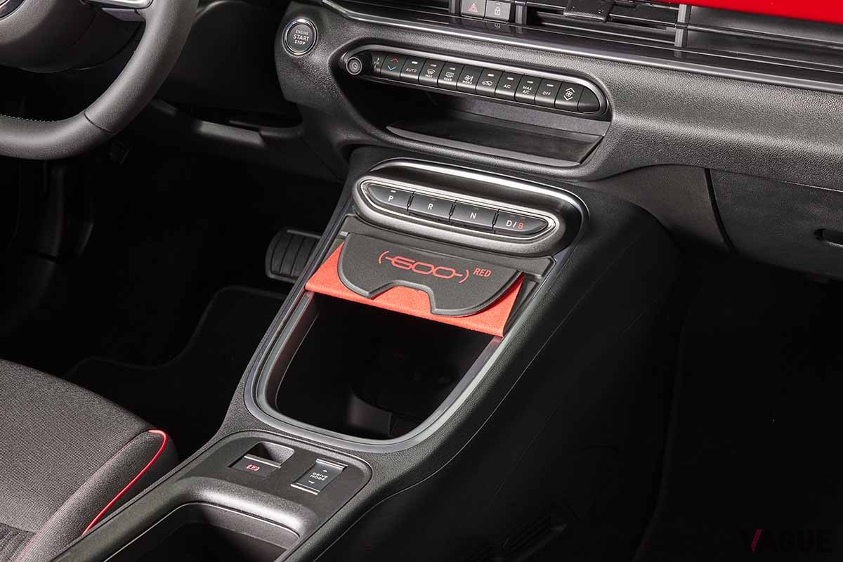 まもなく日本に上陸する予定のフィアット新型「600e」のインテリア