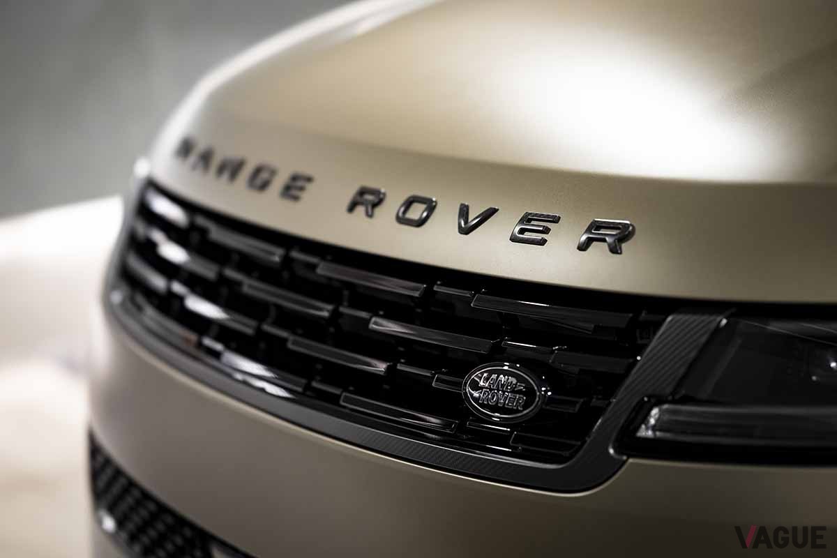 日本初公開された新型「レンジローバースポーツSV」