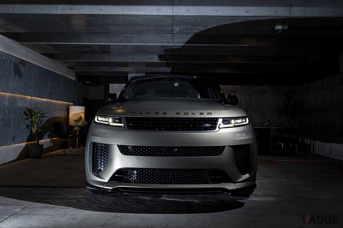 日本初公開された新型「レンジローバースポーツSV」