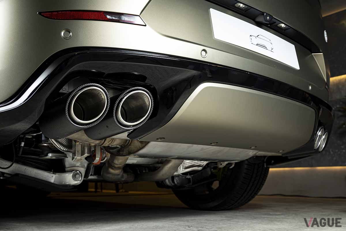 日本初公開された新型「レンジローバースポーツSV」