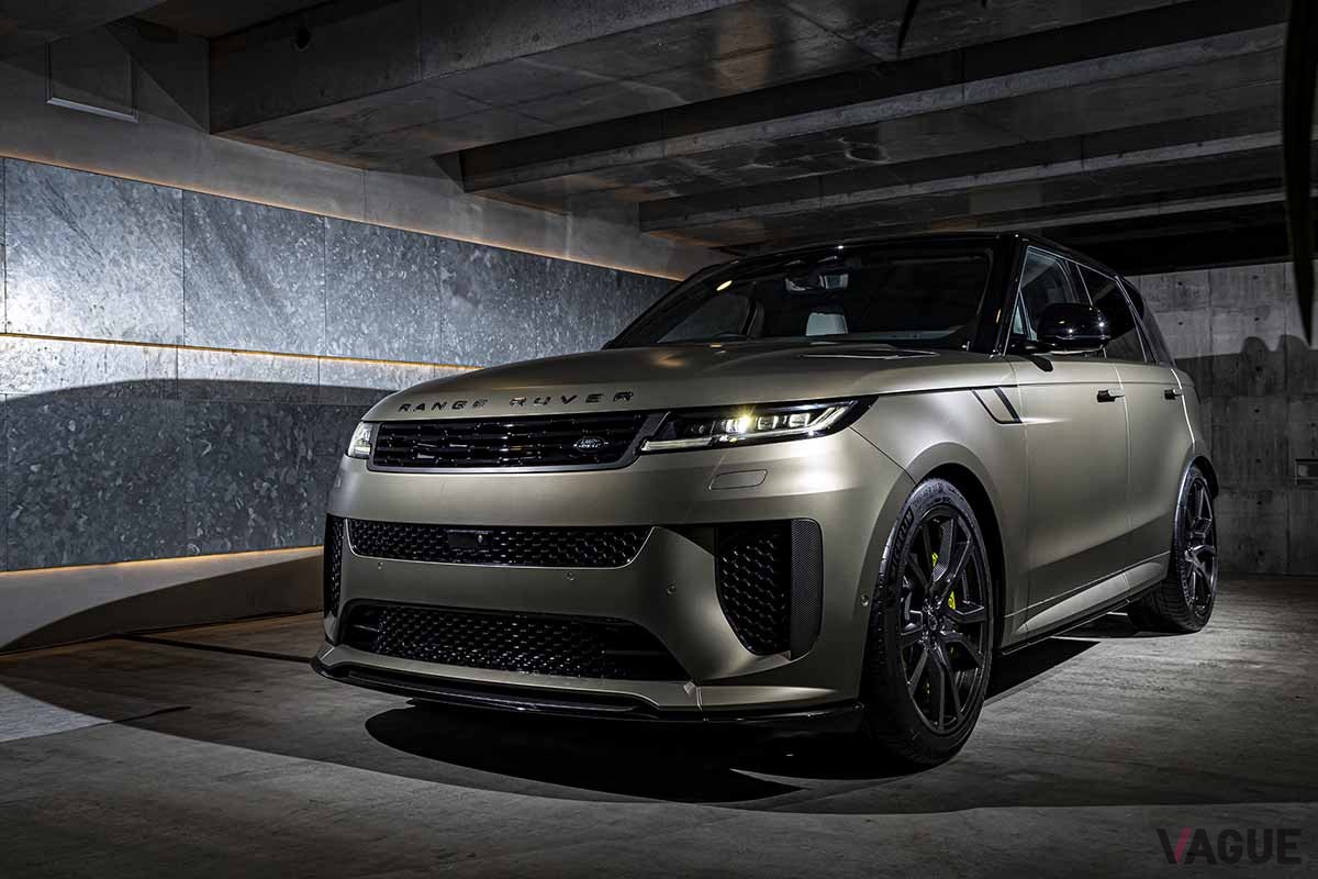 日本初公開された新型「レンジローバースポーツSV」