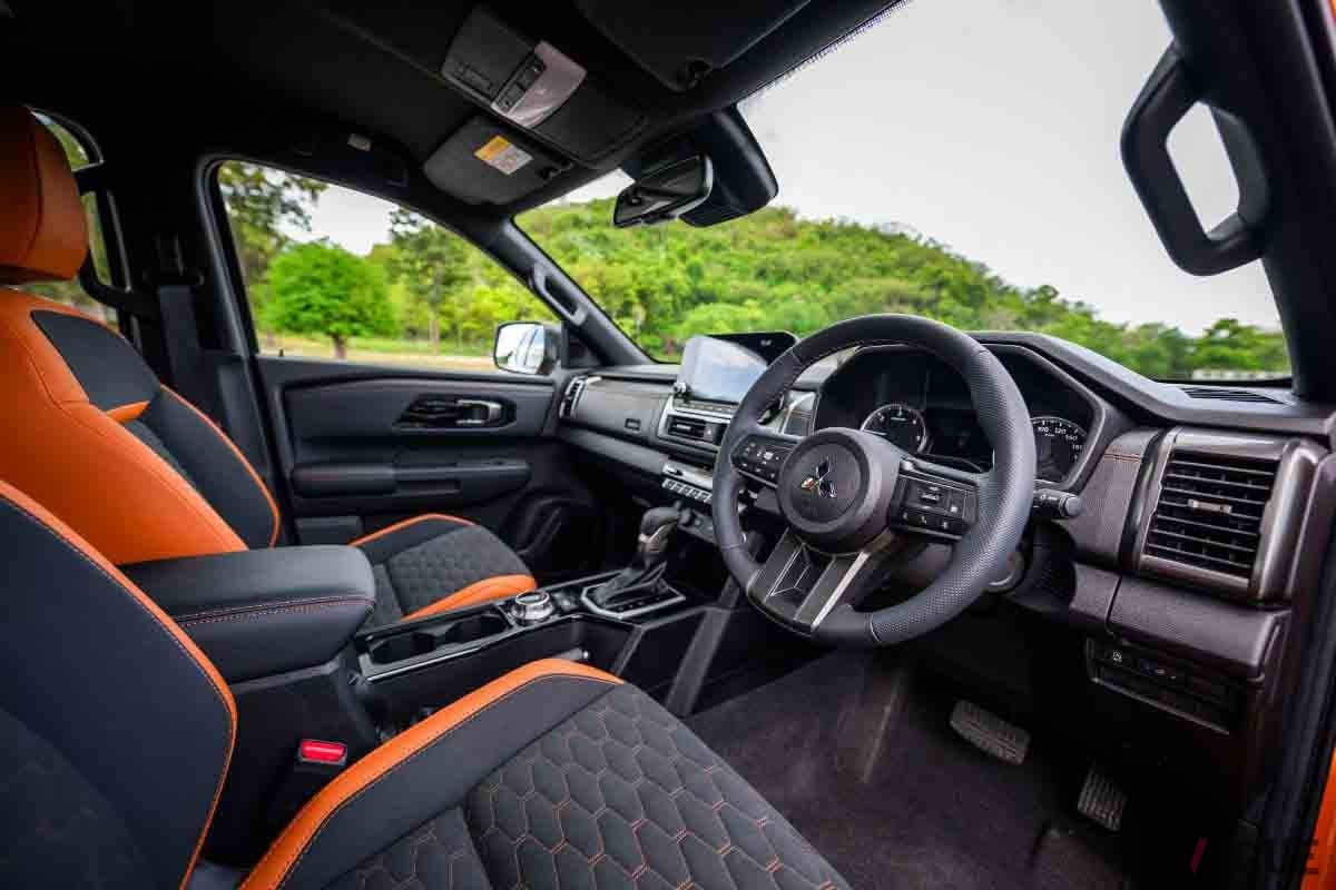 2024年2月に日本登場した三菱「トライトン」のインテリア