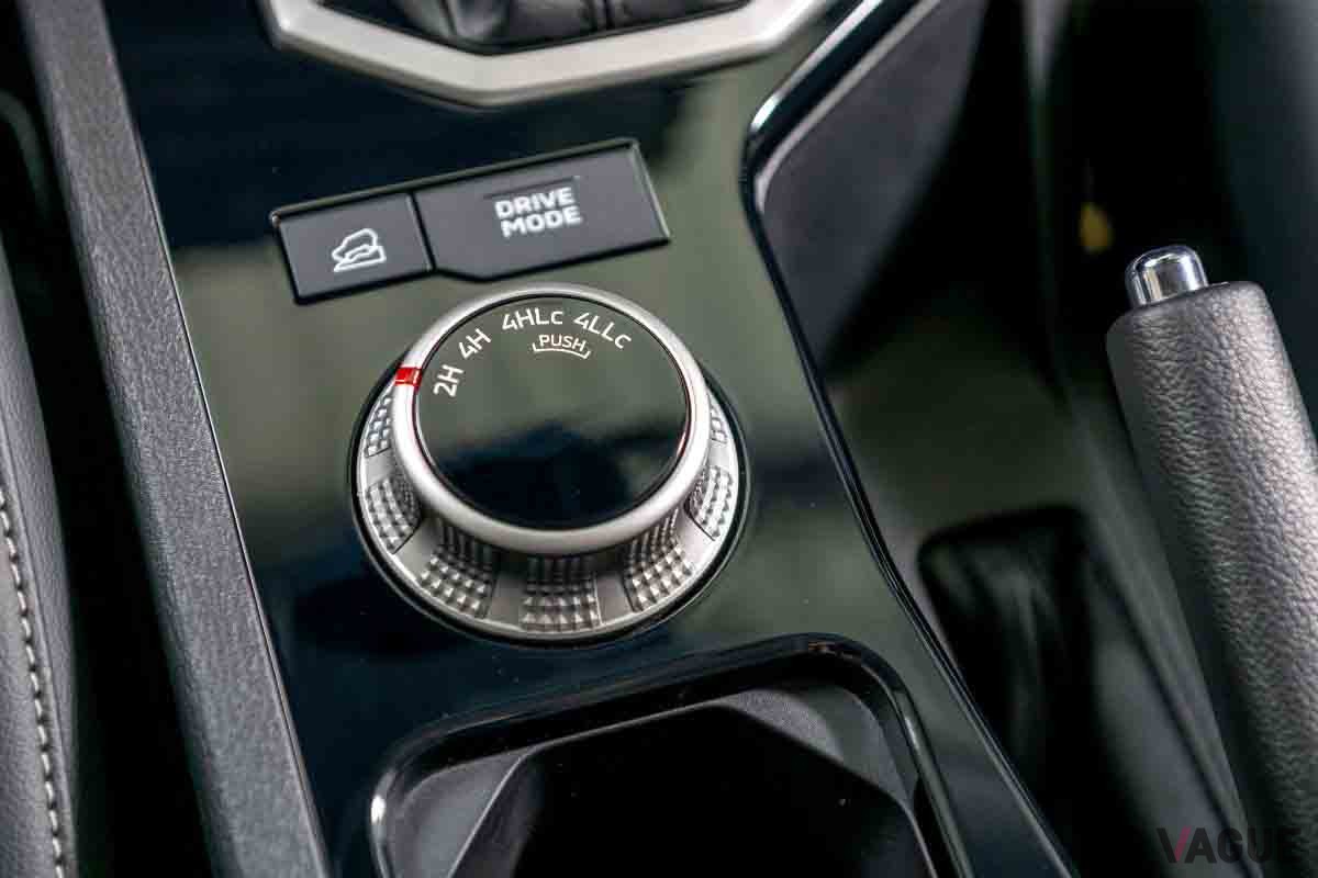 2024年2月に日本登場した三菱「トライトン」のインテリア