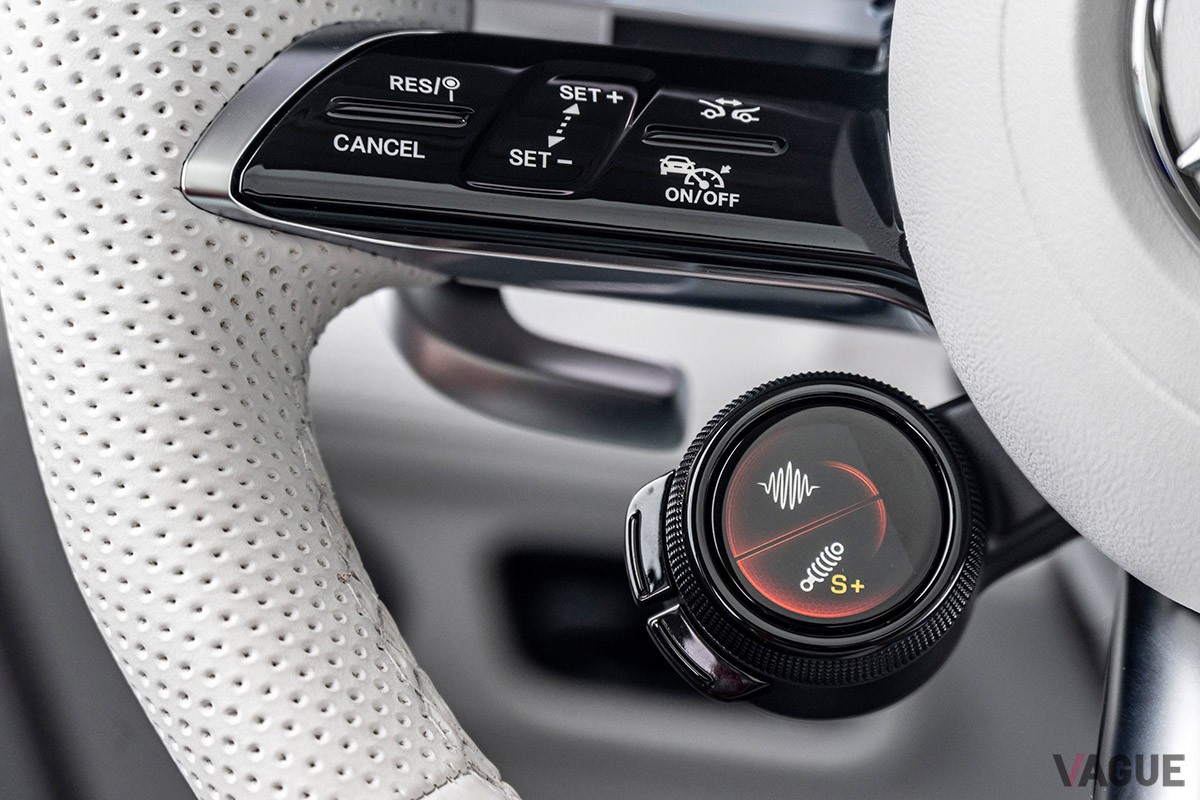 ノーマルモデルに対して最高出力で218ps、最大トルクで92Nm強化。AMGらしい走りを見せつけるメルセデスAMG「EQE53 4マチック＋ SUV」