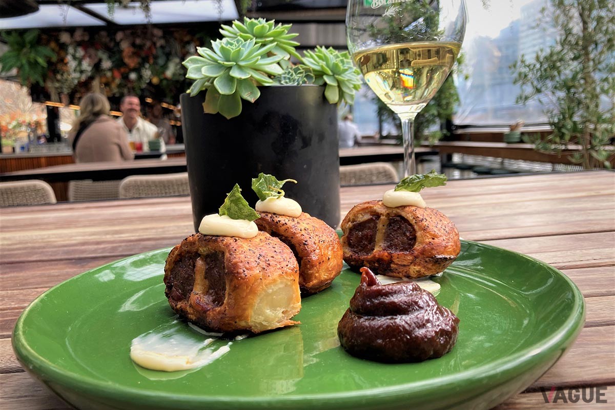 街を眺めながら、軽く一杯という気分の時にもぜひ訪れたい「ヤラ・ボタニカ」。