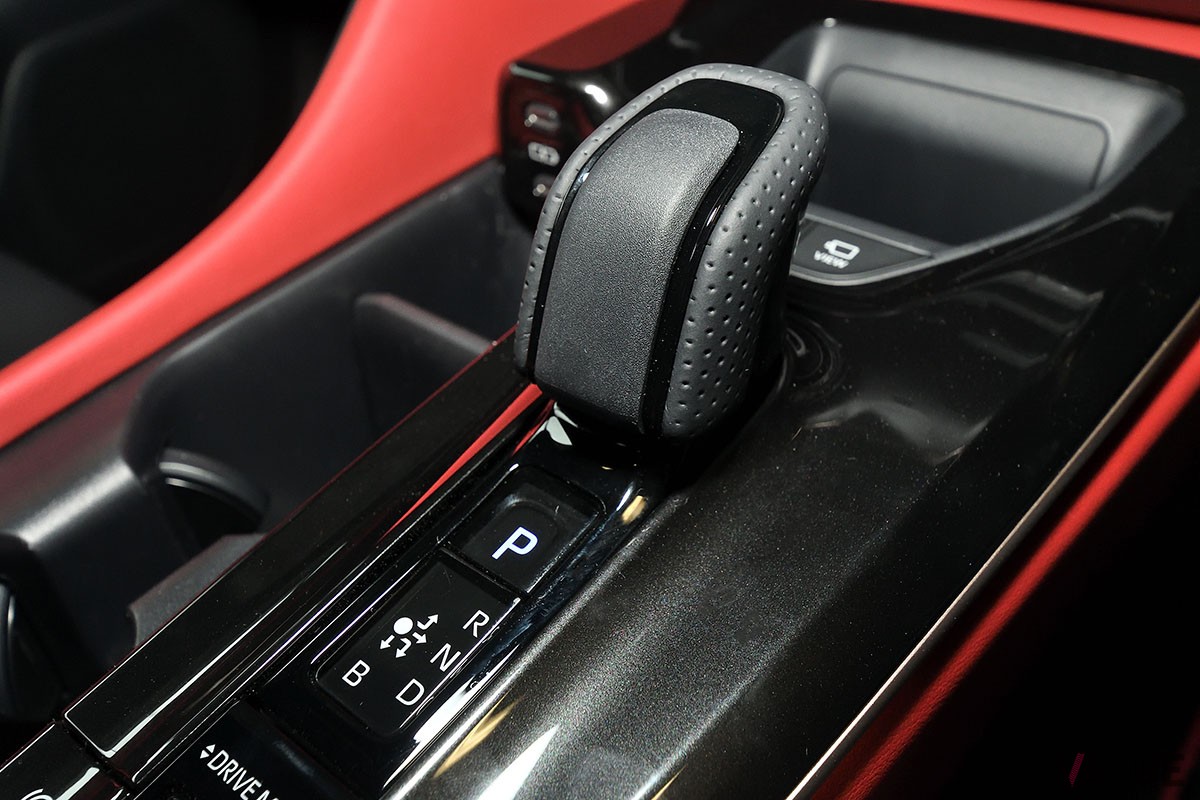 走りにこだわるならPHEV、ルックスや燃費重視ならHEVと、好みによりパワートレインを選べるトヨタ新型「クラウン・スポーツ」