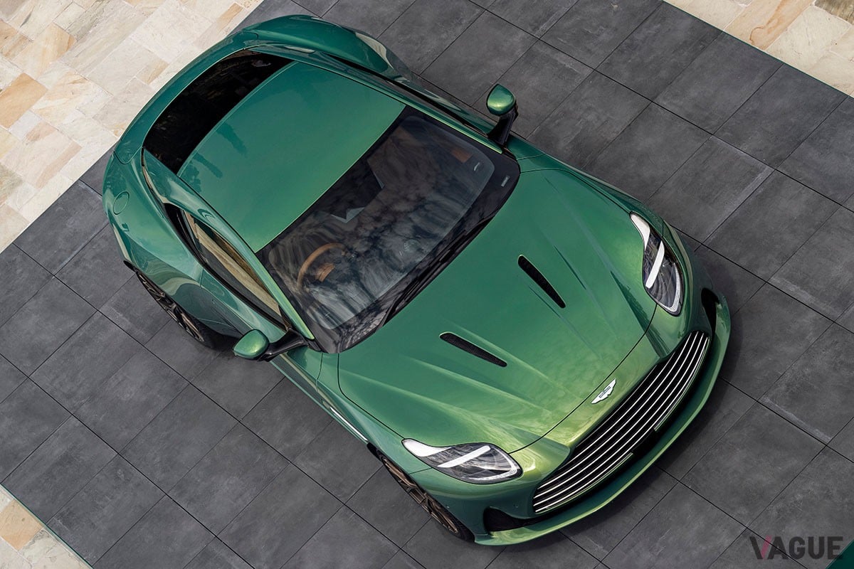 従来の「DB11」から大幅に進化を遂げた上に、丹精込めたつくり込みによって味わいもより濃密になったアストンマーティン新型「DB12」