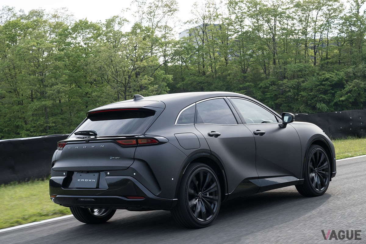 走りにこだわるならPHEV、ルックスや燃費重視ならHEVと、好みによりパワートレインを選べるトヨタ新型「クラウン・スポーツ」