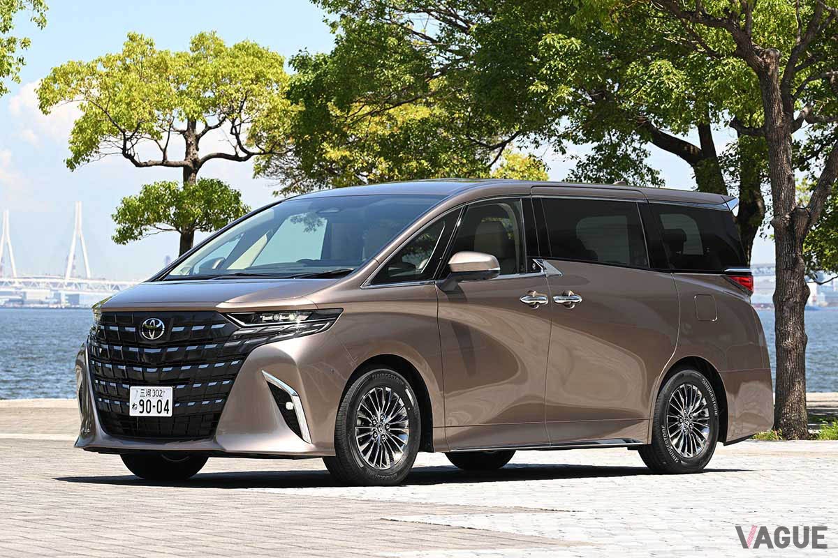 トヨタ新型「アルファード」