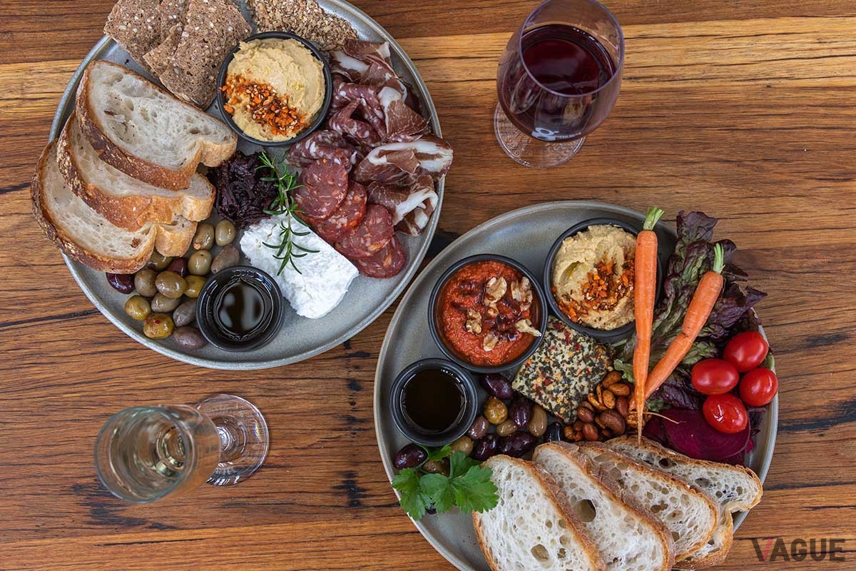 絞りたてのオリーブ・オイルもいただける。「グリーン・オリーブ・アット・レッドヒル」。