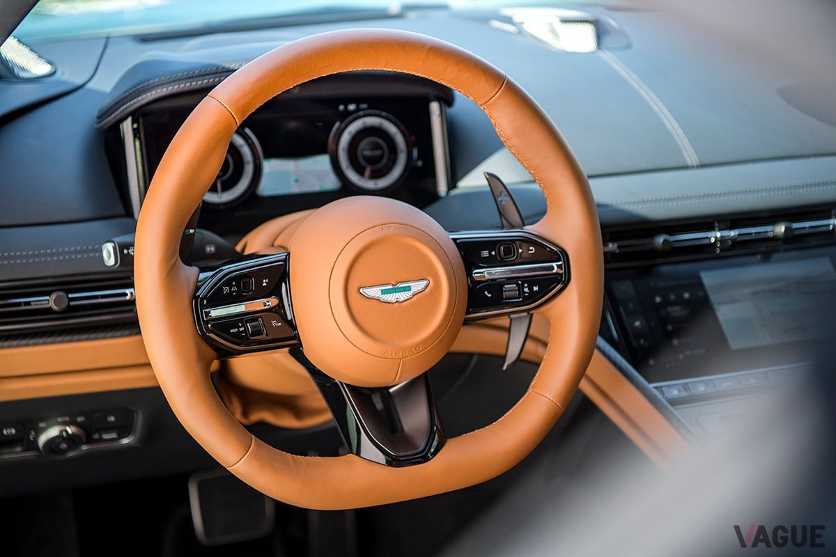 従来の「DB11」から大幅に進化を遂げた上に、丹精込めたつくり込みによって味わいもより濃密になったアストンマーティン新型「DB12」