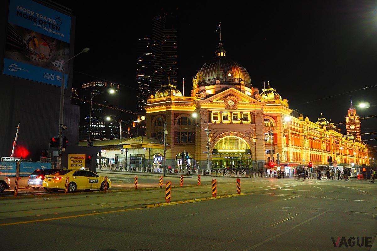メルボルンのアイコン、フリンダースストリート駅は国内初の駅。エドワード王朝風の威風堂々たる外観の建物は、メルボルンのシンボル。
