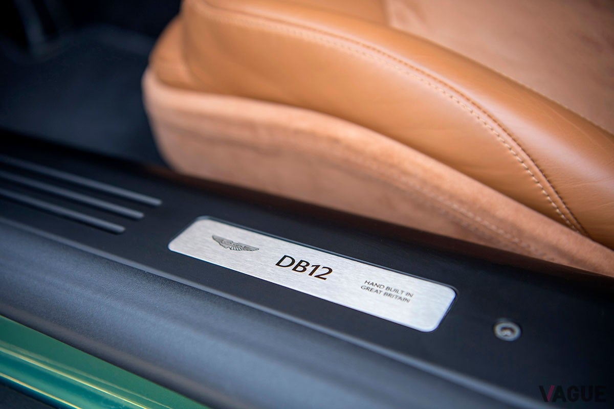 従来の「DB11」から大幅に進化を遂げた上に、丹精込めたつくり込みによって味わいもより濃密になったアストンマーティン新型「DB12」