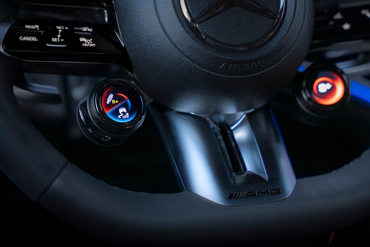 ノーマルモデルに対して最高出力で218ps、最大トルクで92Nm強化。AMGらしい走りを見せつけるメルセデスAMG「EQE53 4マチック＋ SUV」