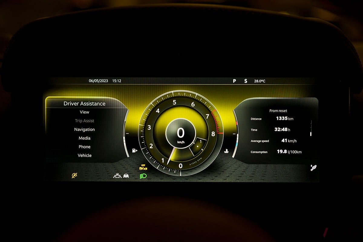 従来の「DB11」から大幅に進化を遂げた上に、丹精込めたつくり込みによって味わいもより濃密になったアストンマーティン新型「DB12」