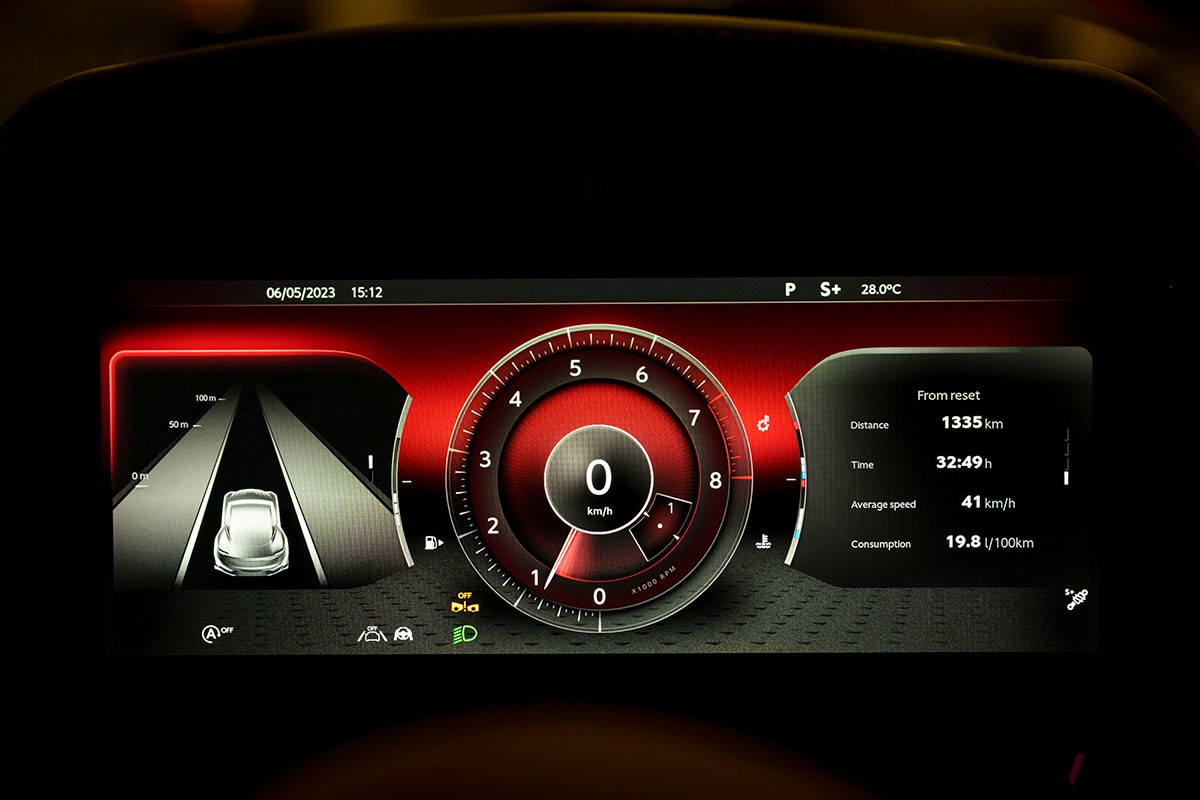 従来の「DB11」から大幅に進化を遂げた上に、丹精込めたつくり込みによって味わいもより濃密になったアストンマーティン新型「DB12」