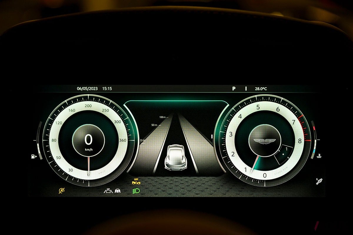 従来の「DB11」から大幅に進化を遂げた上に、丹精込めたつくり込みによって味わいもより濃密になったアストンマーティン新型「DB12」