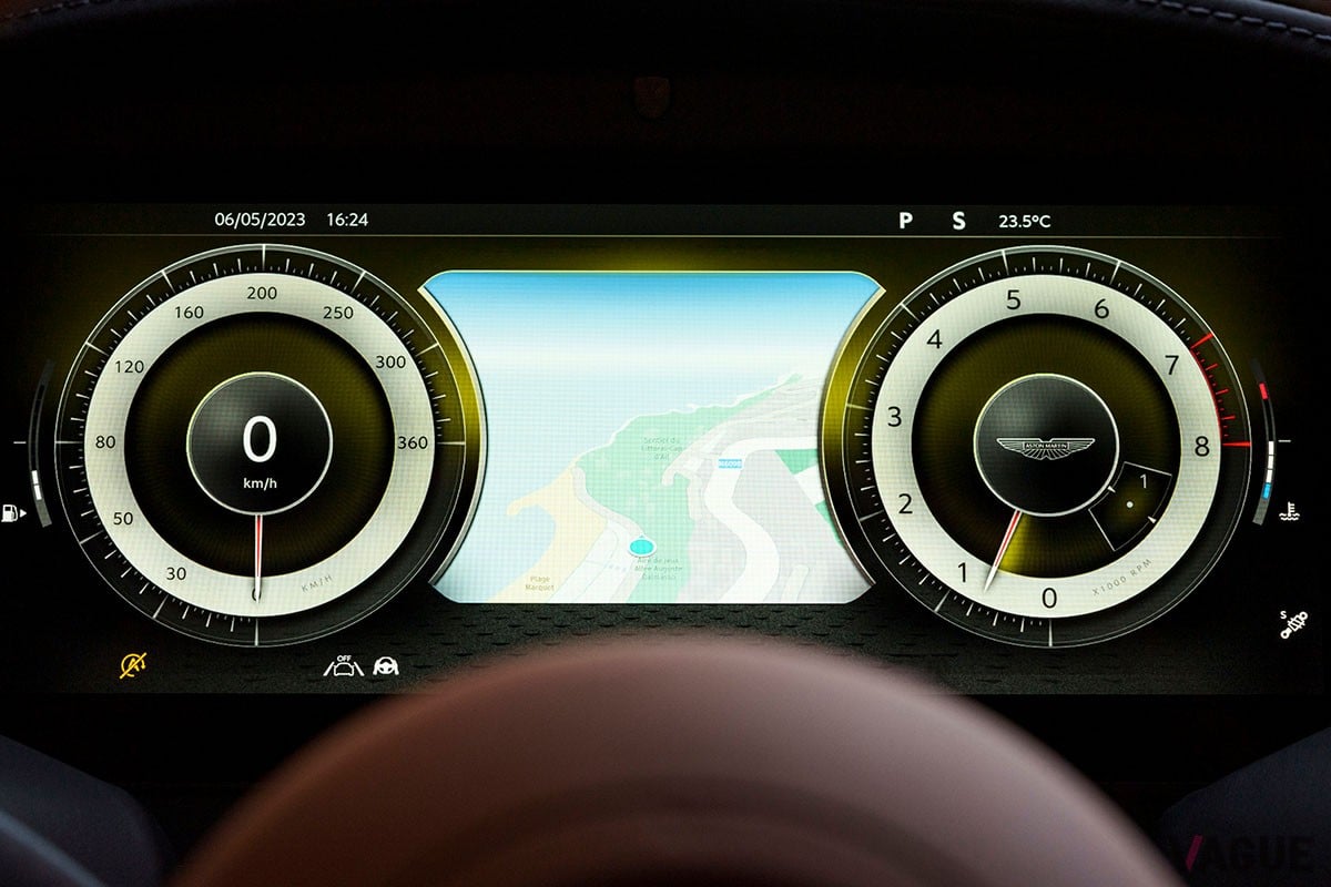 従来の「DB11」から大幅に進化を遂げた上に、丹精込めたつくり込みによって味わいもより濃密になったアストンマーティン新型「DB12」