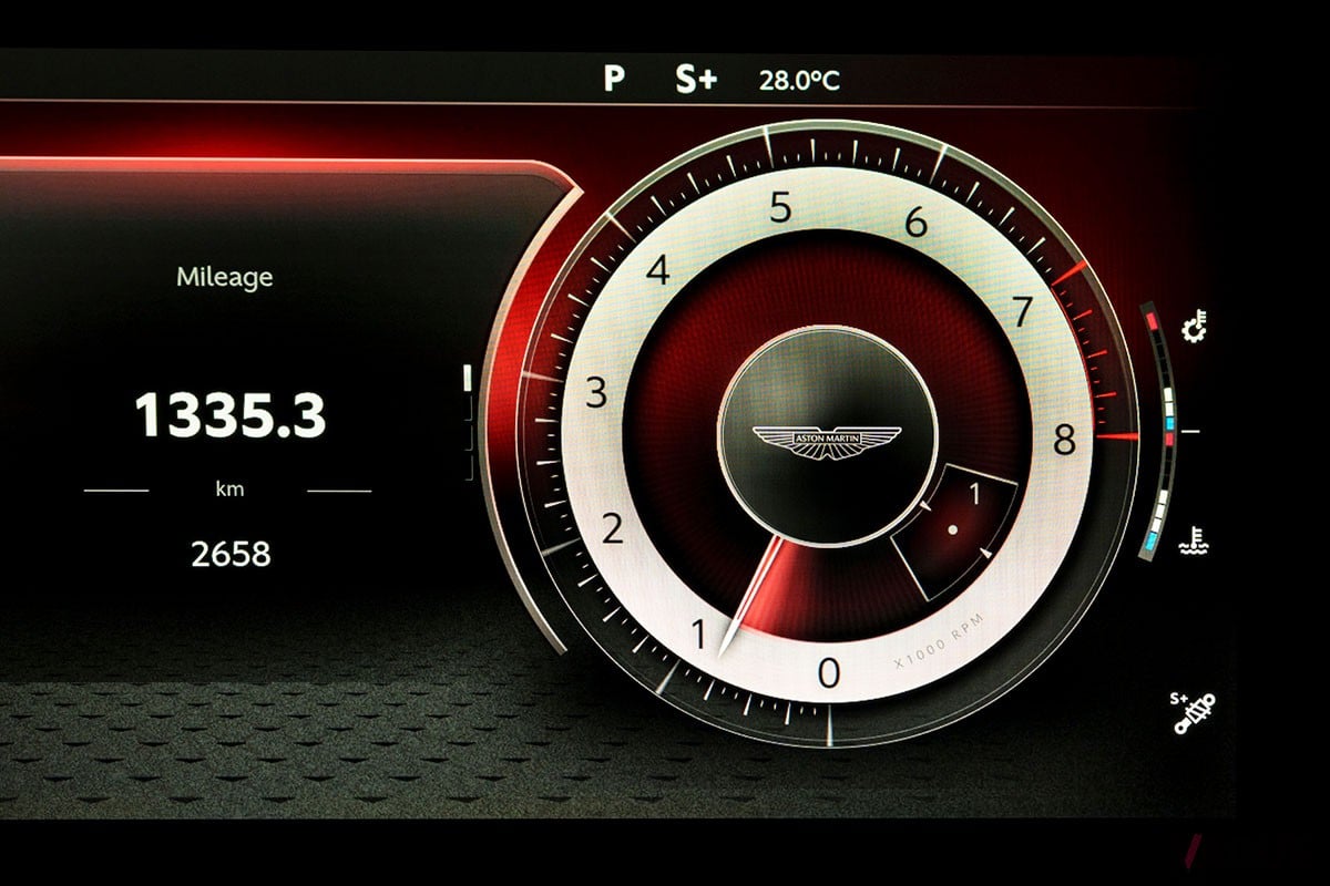 従来の「DB11」から大幅に進化を遂げた上に、丹精込めたつくり込みによって味わいもより濃密になったアストンマーティン新型「DB12」