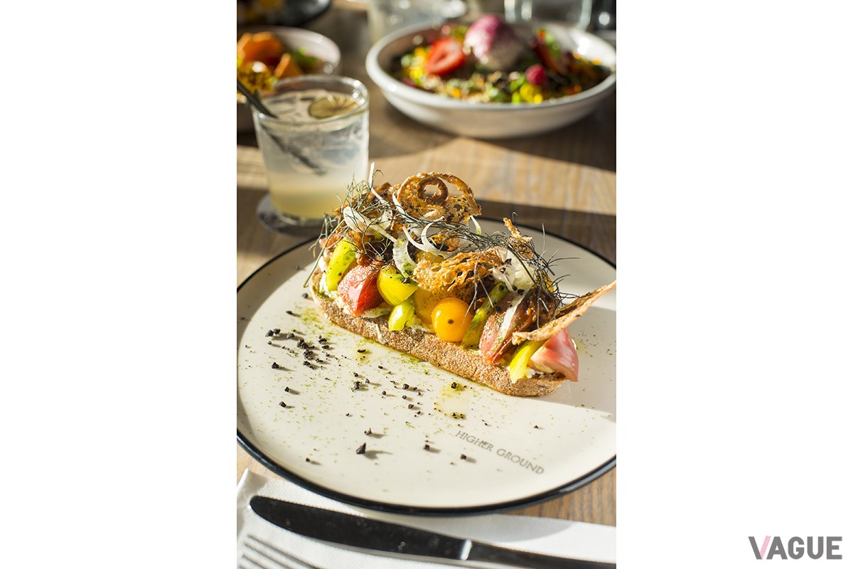 コーヒーが美味しいしいことでも知られるメルボルンですが、ミルクを加えたもの、例えばフラットホワイトやラテ、カプチーノなどは、日本からするとやや温度低めでサーブされることも。熱々をお望みなら、念のため「extra hotで」とお願いしましょう。