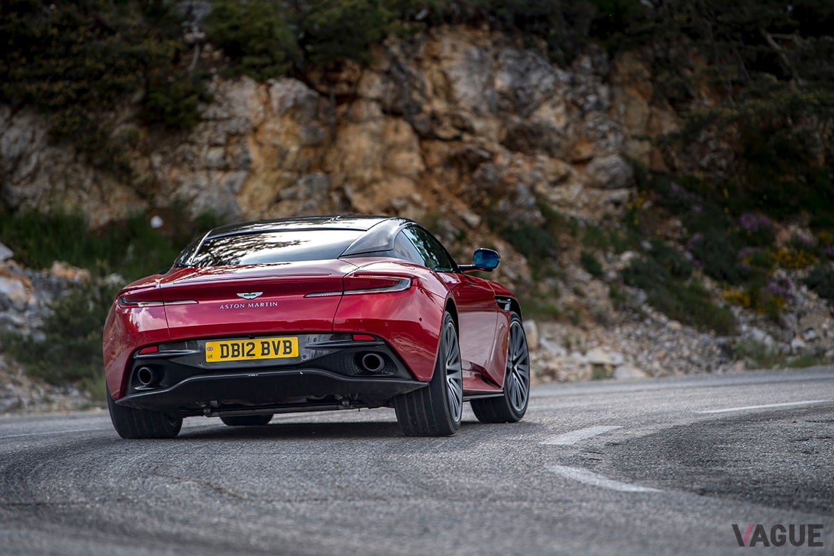 従来の「DB11」から大幅に進化を遂げた上に、丹精込めたつくり込みによって味わいもより濃密になったアストンマーティン新型「DB12」