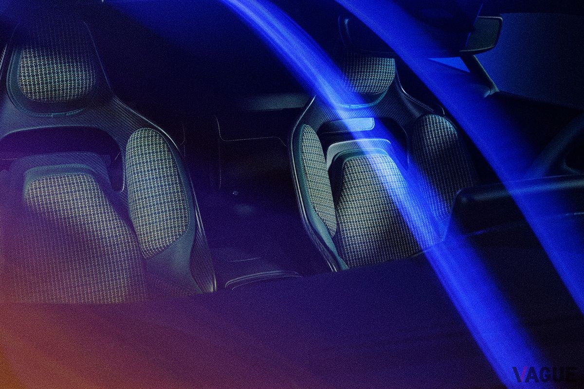 アストンマーティン新型「Valour」