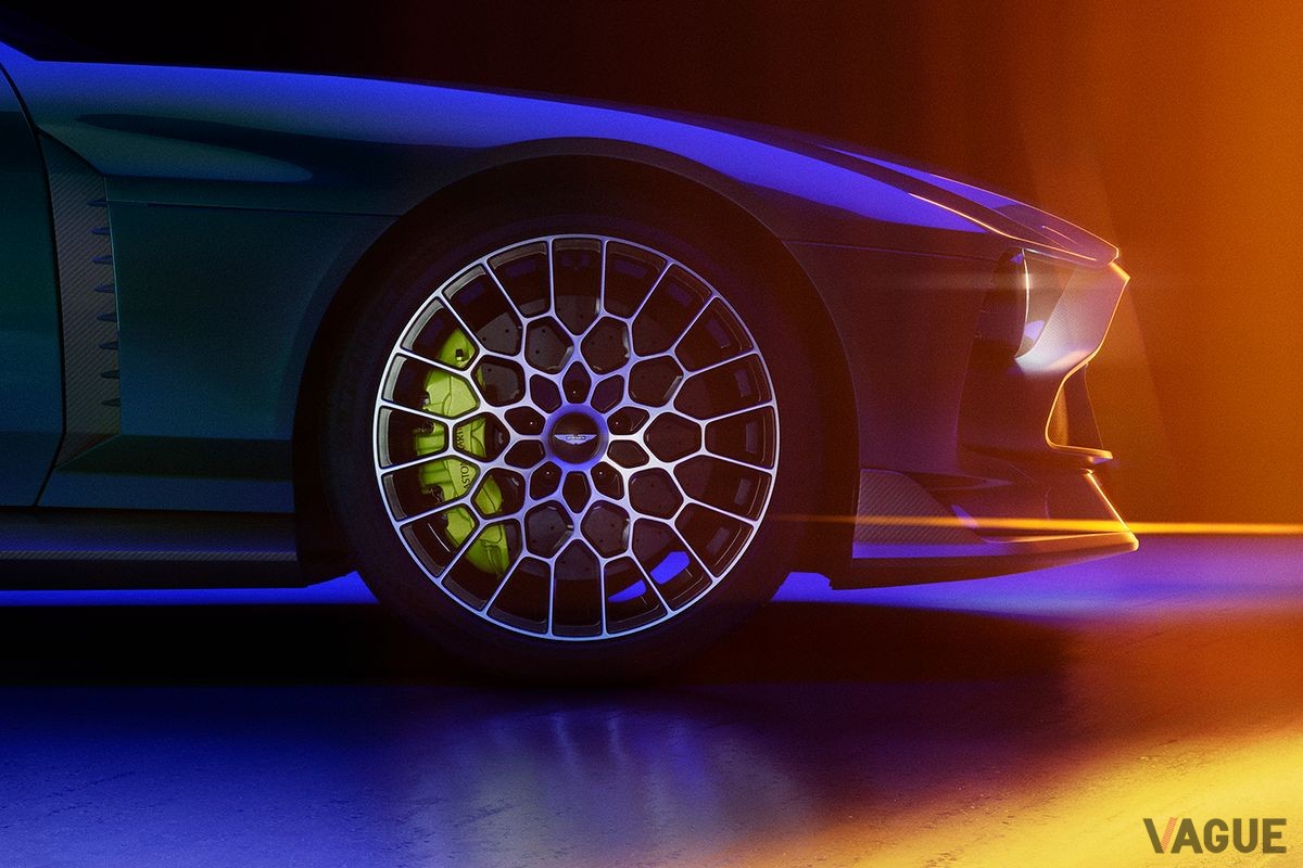 アストンマーティン新型「Valour」