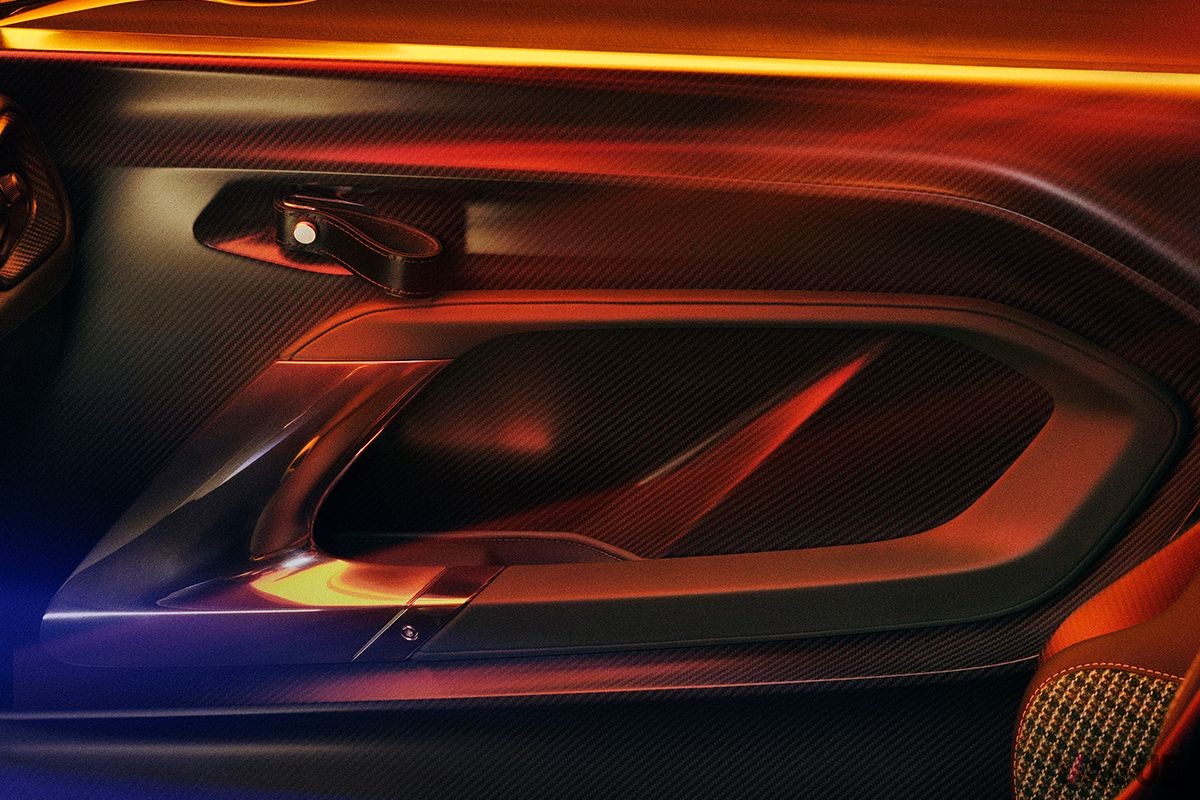 アストンマーティン新型「Valour」