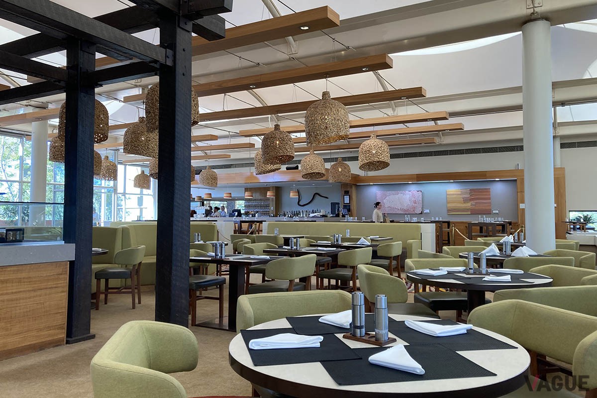 ウルルでの旅の拠点となるリゾート内にある5つ星ホテル「セイルズ・イン・ザ・デザート」。