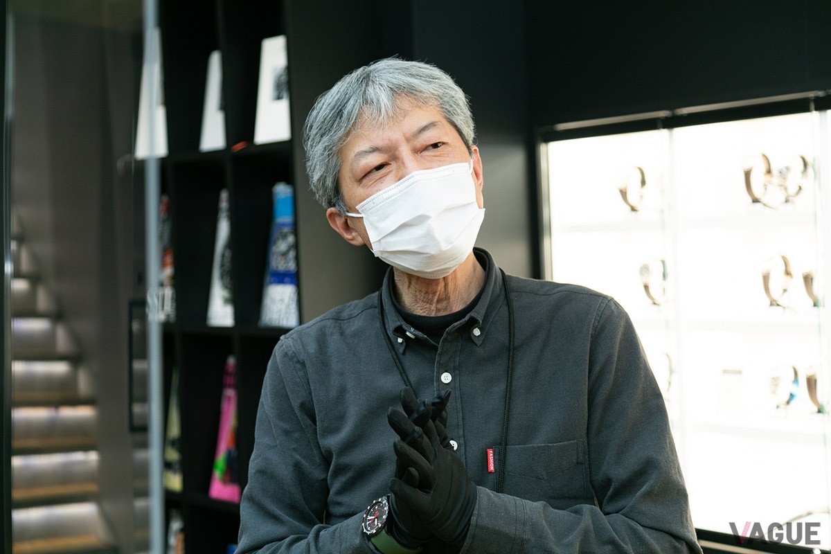 ジン・デポ渋谷の店長、小出さんはYou Tubeやブログでさまざまな情報を発信している