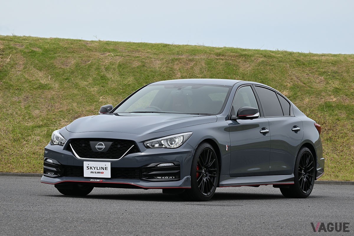 スポーツセダンの日産「スカイライン400R」をベースに、NISMOブランドがチューニングしたハイパフォーマンスモデル「スカイラインNISMO」