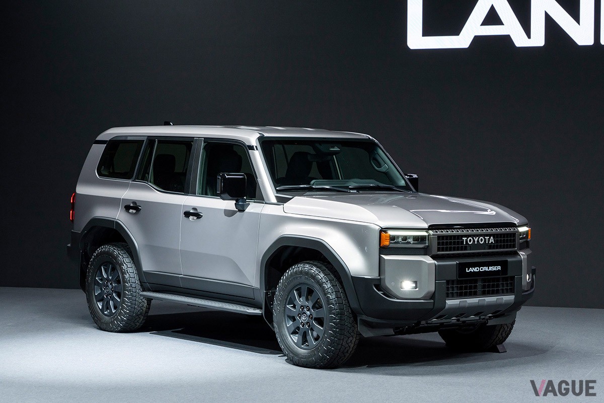 角目マスクのトヨタ新型「ランドクルーザー」（250系）