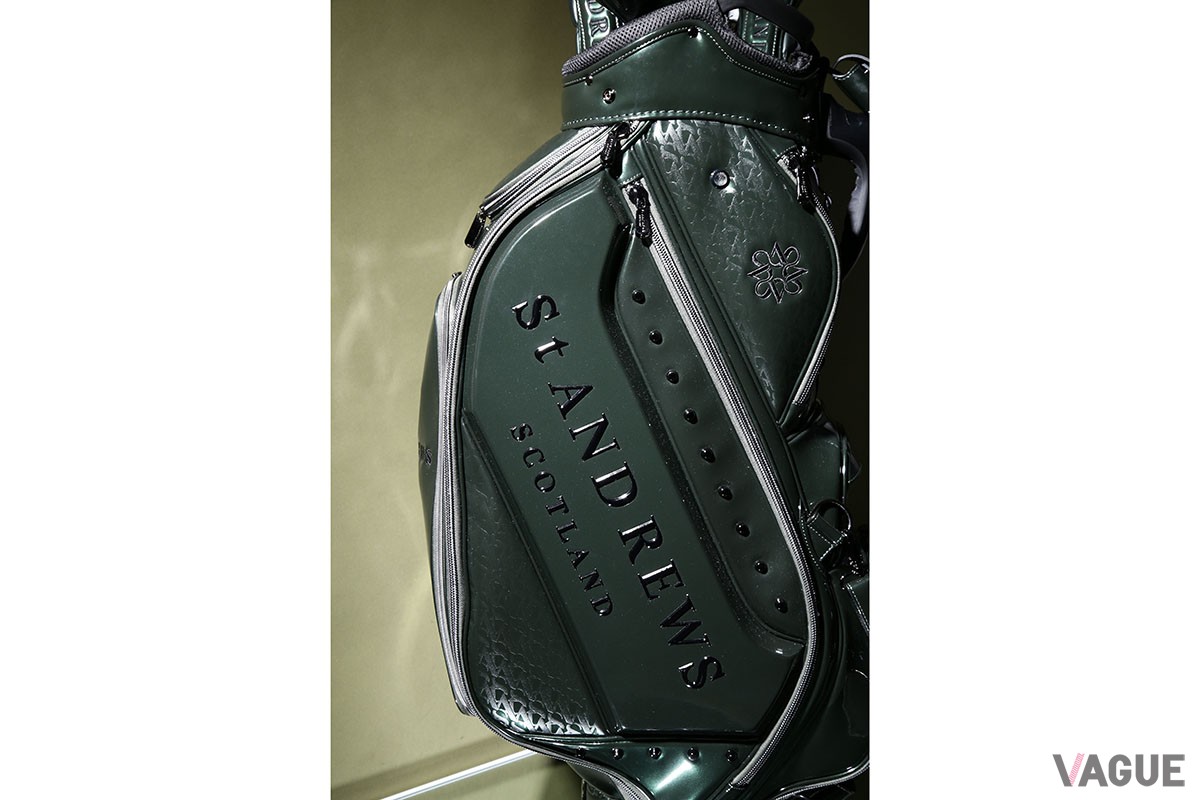 つややかでエレガントなルックスと優れた使い勝手を融合したSt ANDREWS「STAロゴエナメルキャディバッグ」