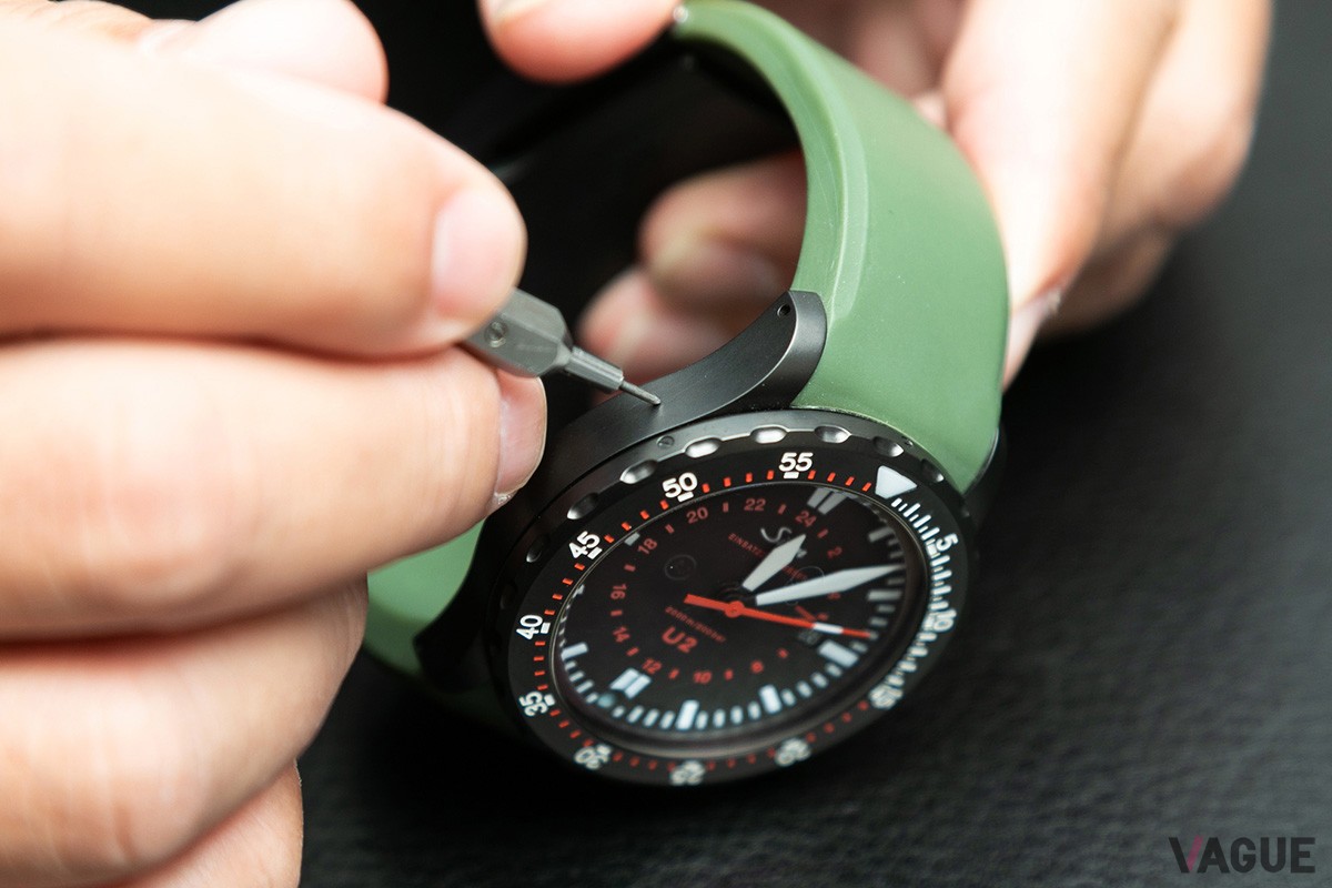 「テギメント加工」を実感するため力強く引っ掻いてみた。が、とくに傷はなし