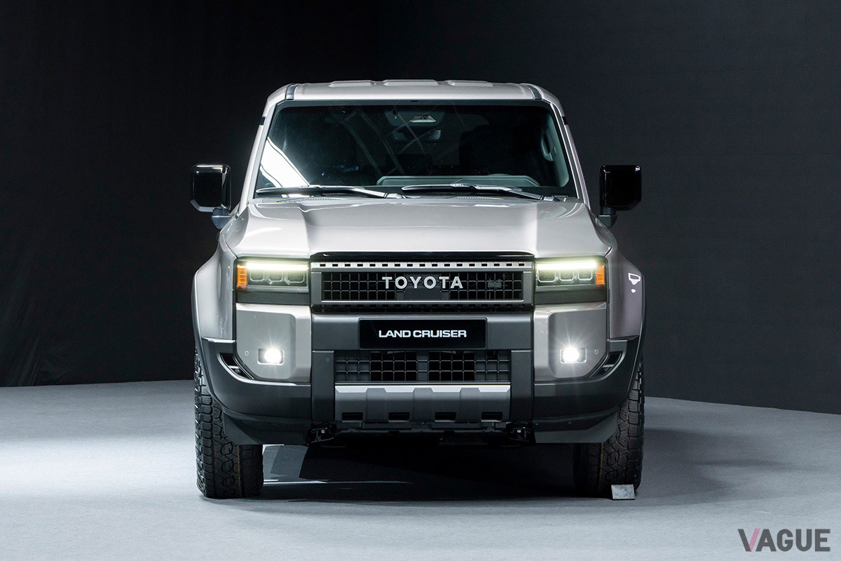 角目マスクのトヨタ新型「ランドクルーザー」（250系）